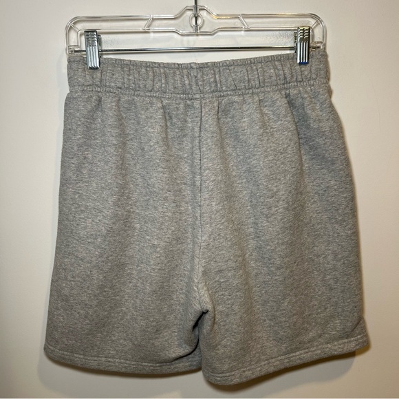 Alo Yoga Accolade Shorts Athletic Heather Grey Size Small - Picture 4 of 8